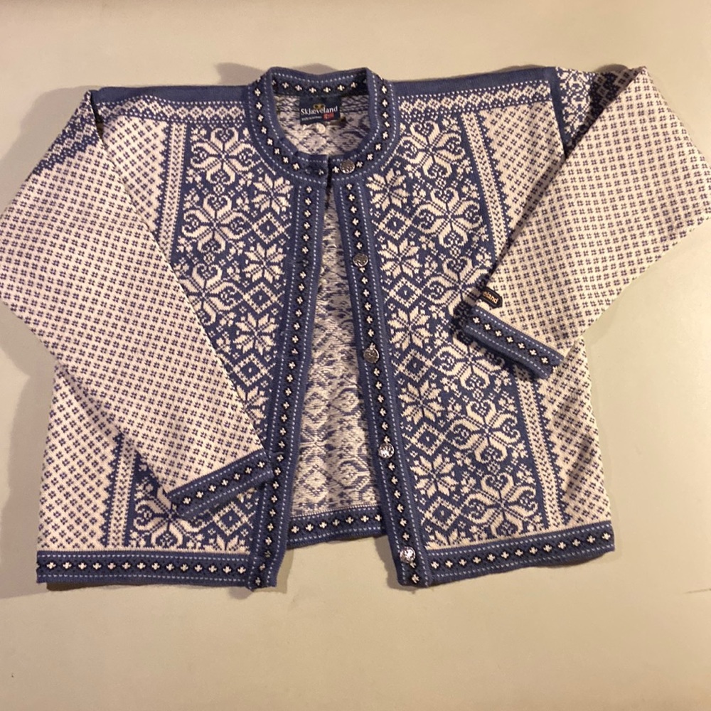 Skjaeveland, Norway Sweater, Wool, Hook Embellished closures NWOT